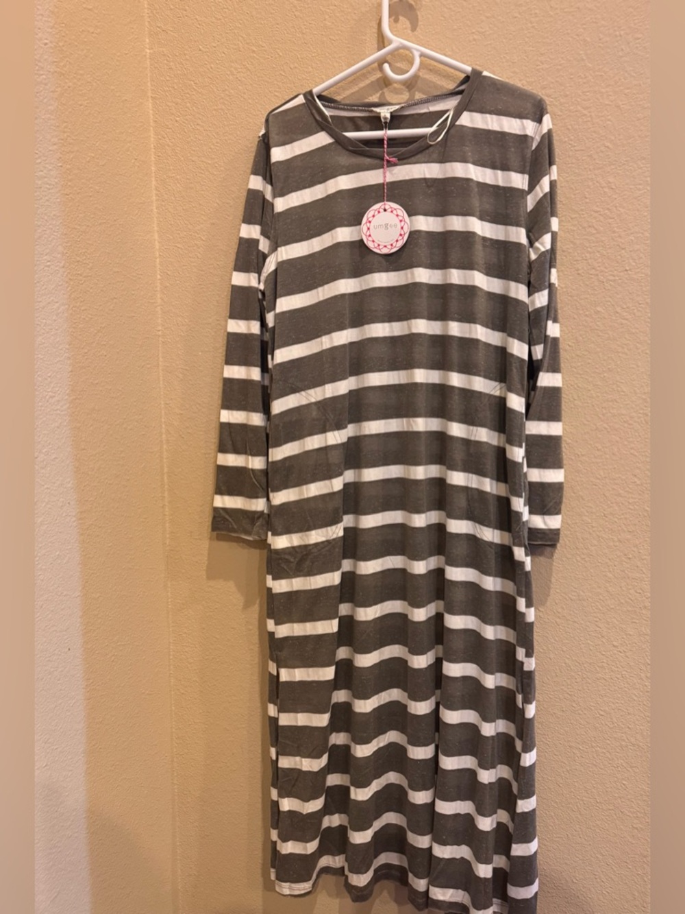 NWT Umgee Striped Long Sleeve Maxi Dress with pockets - Gray & White